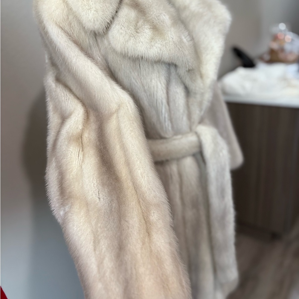 Elegant Cream Mink fur Coat - Picture 4 of 16